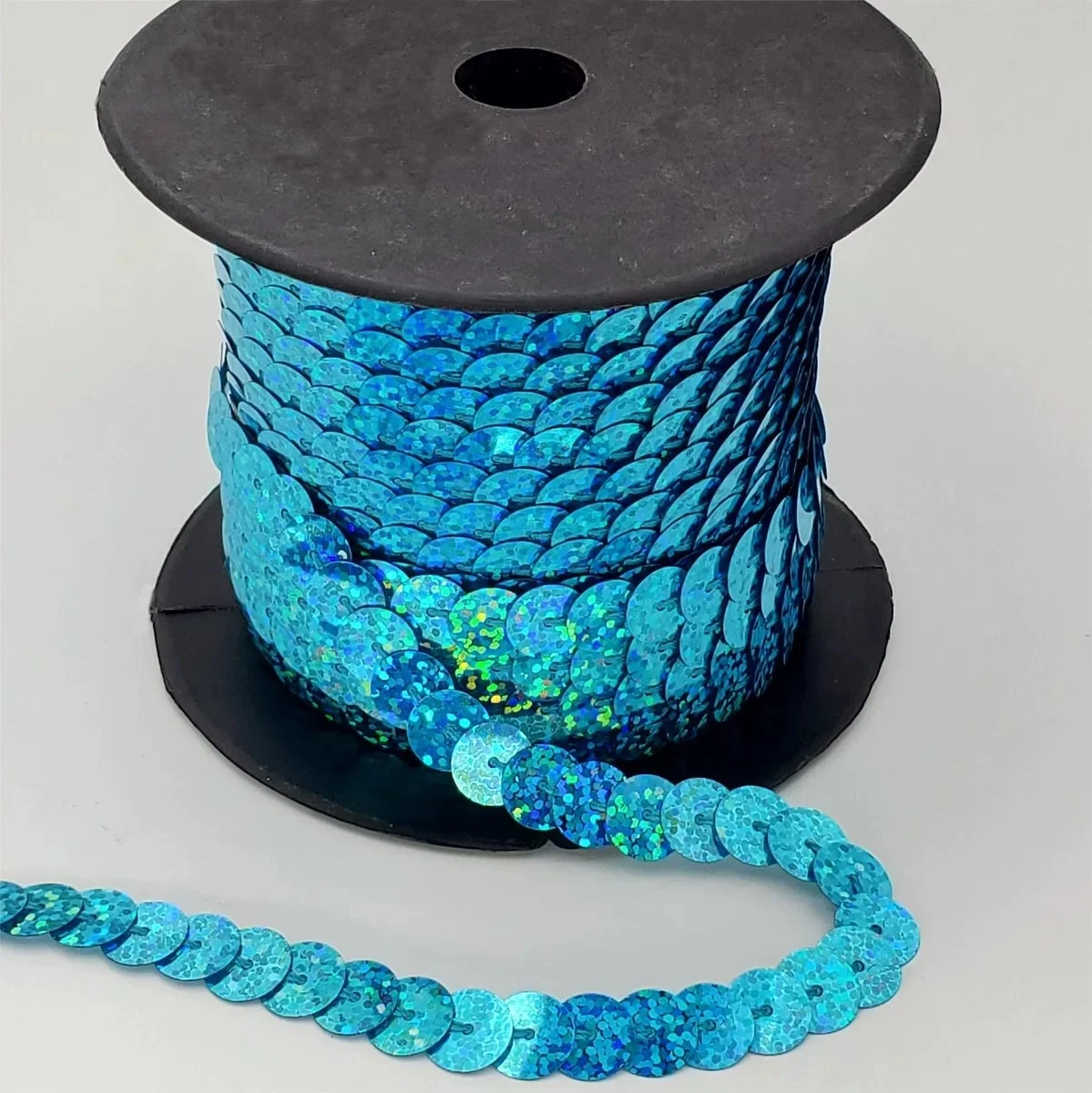 Factory Wholesale 6mm 8mm 10mm Sequins On String Hologram Laser Silver Gold Sequin Rolls