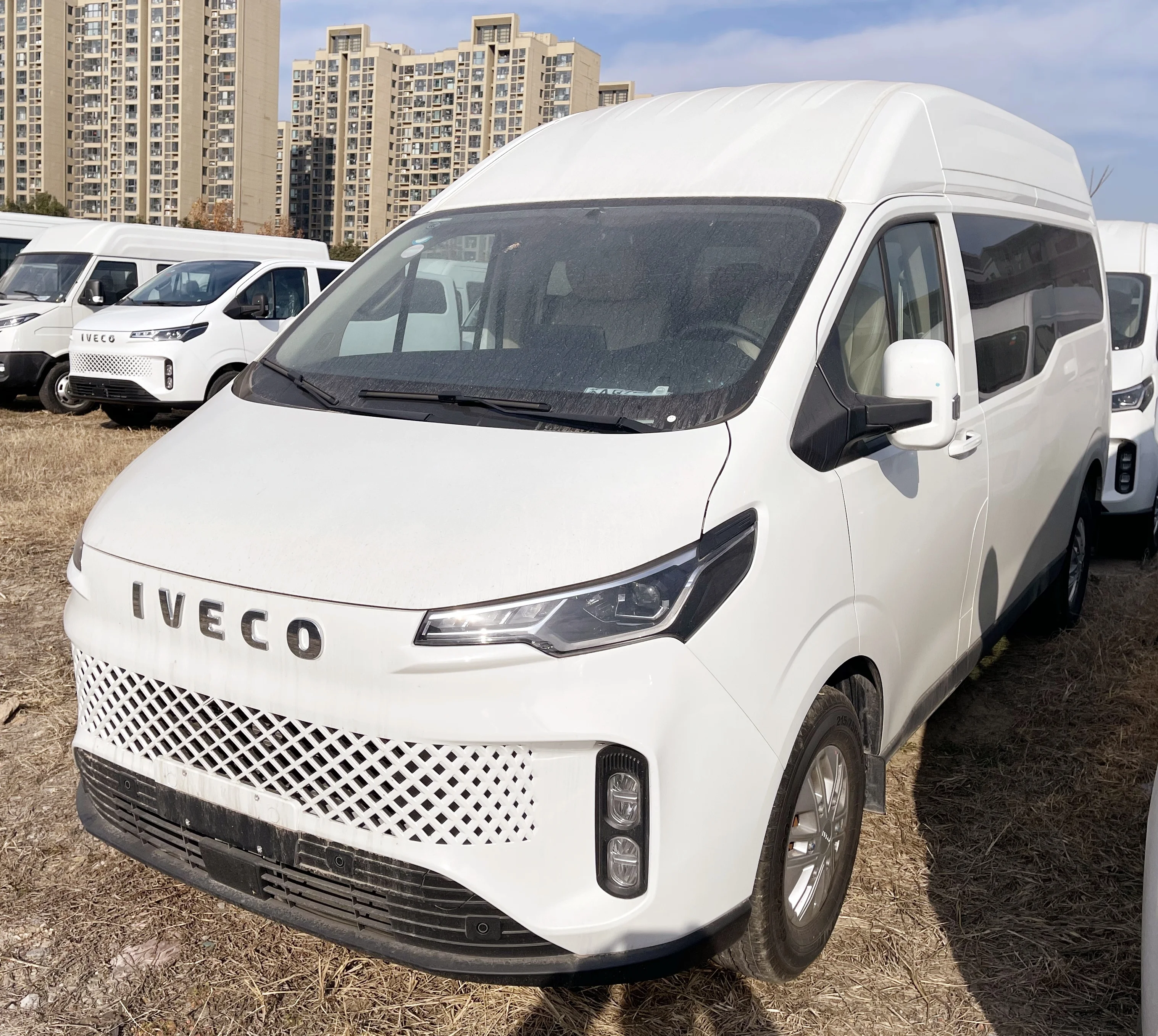IVECO FIDATO 2.0T 9 Seats MPV Cheap Light Passenger Diesel Car Luxury Van Large Space Truck for IVECO