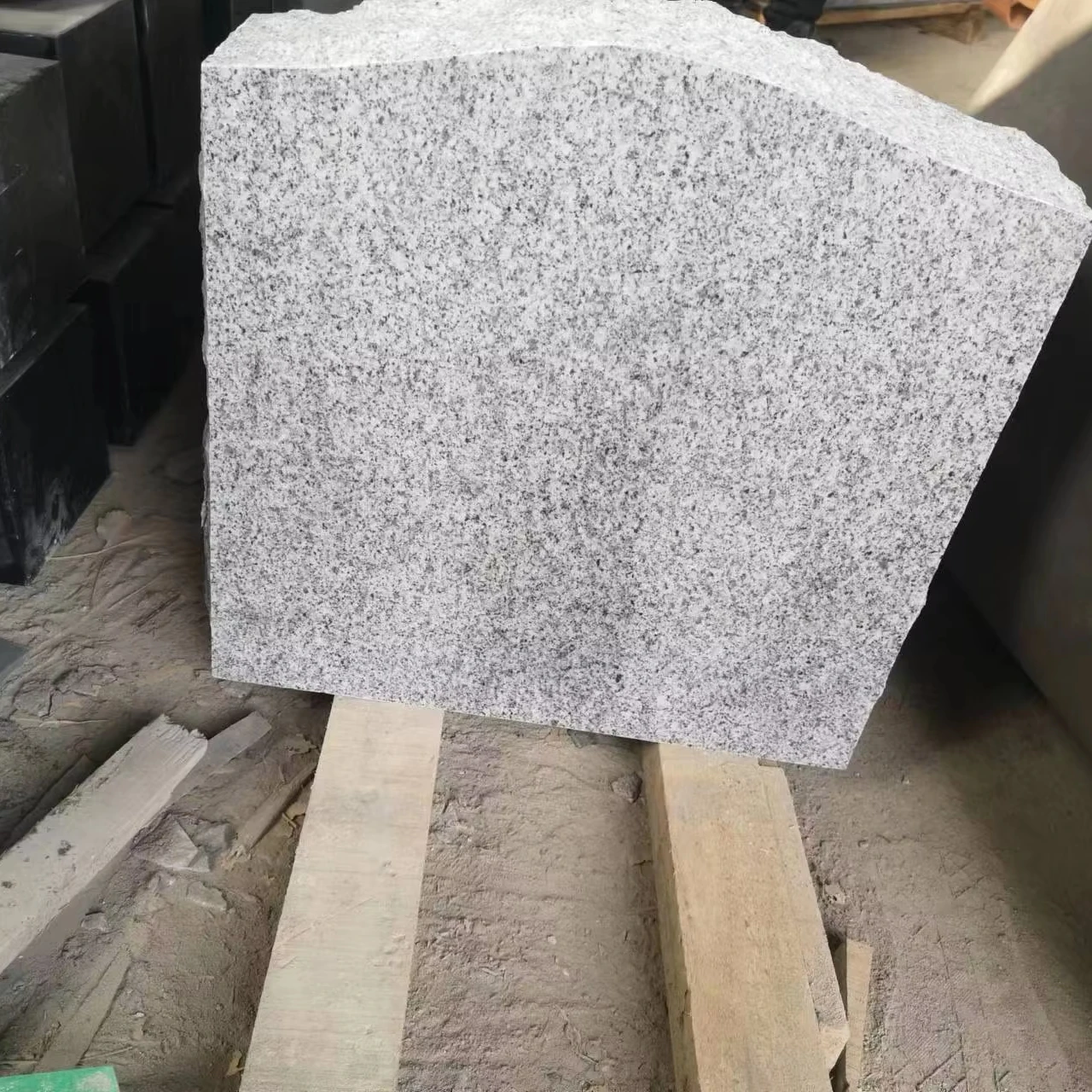 Hot Sell Cheap China Grey Granite Upright Serp/Pillow/Flat Marker Monuments Memorials Headstones