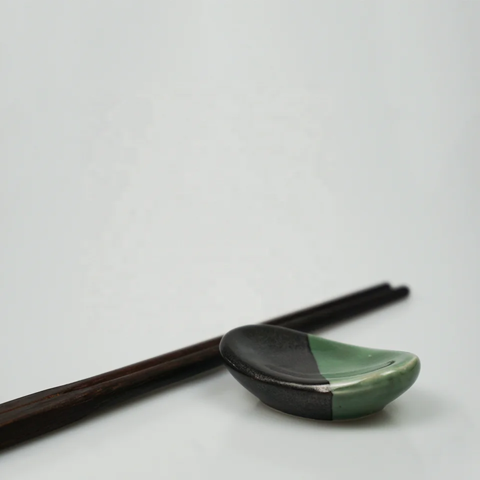 Customized Creative Japanese Style Ceramic Chopsticks Rack Boat Shaped Chopstick Stand Holder