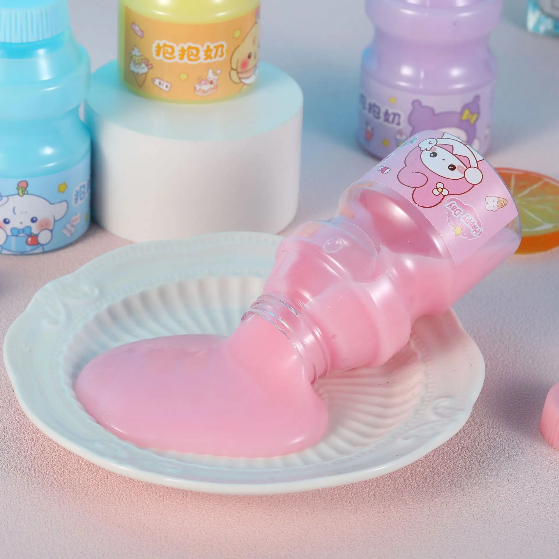 Игрушечный слайм с кристаллами