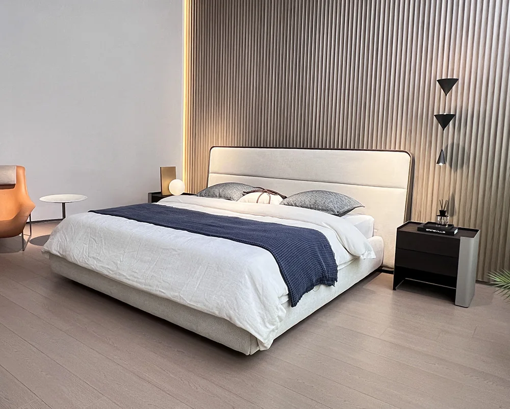 Gainsville 2024 New Design Up-holstered Beds Modern Bedframe With Saddle Leather High Quality Fabric