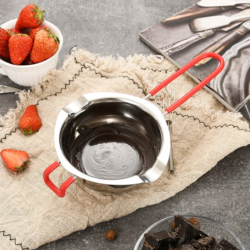 The pot with ergonomic handles provide a comfortable grip ensuring ease of use and control while cooking