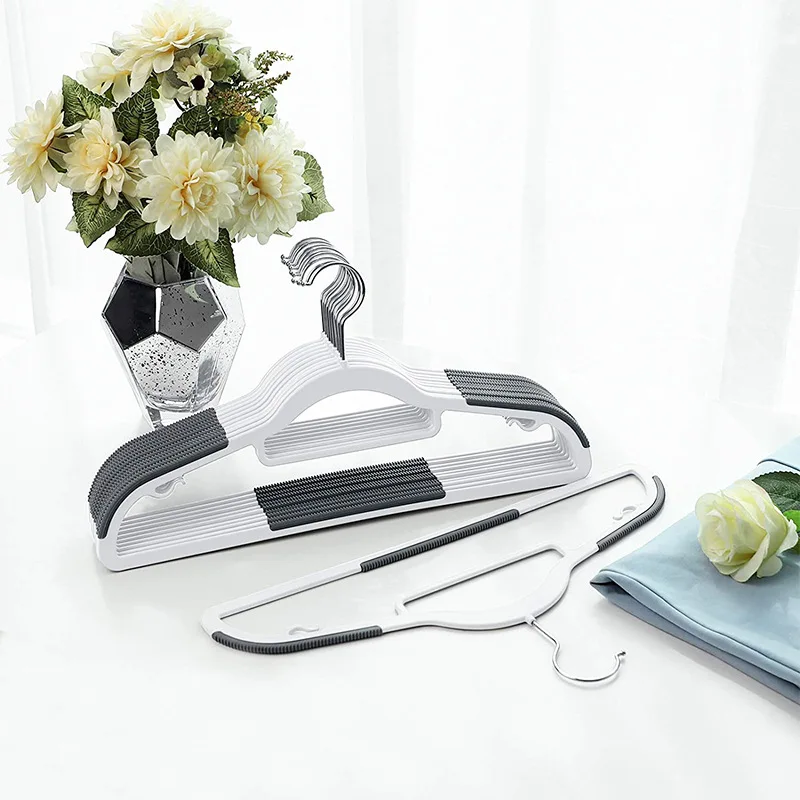 Modern heavy duty wet and dry clothes rack with non-slip mat to save space plastic hangers