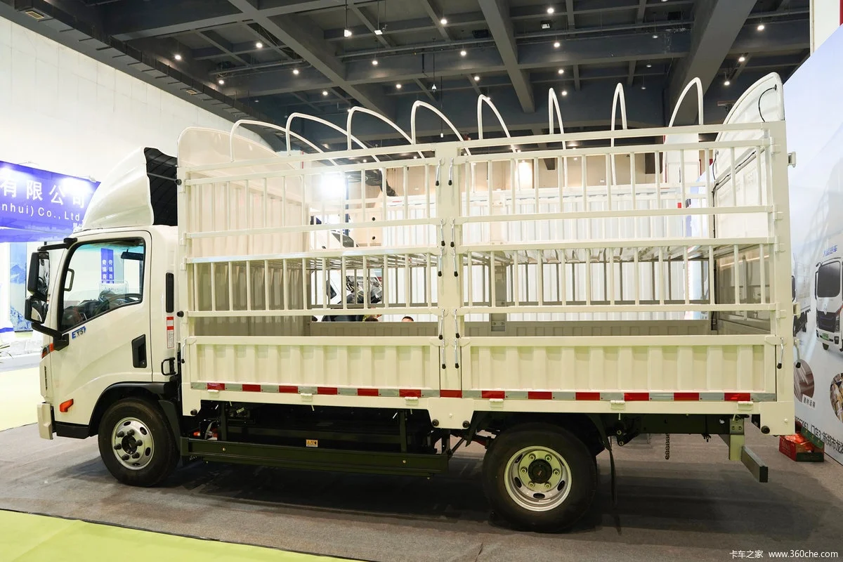 Dayun Xianglong 4.5T 4.12 m single row pure electric van light truck
