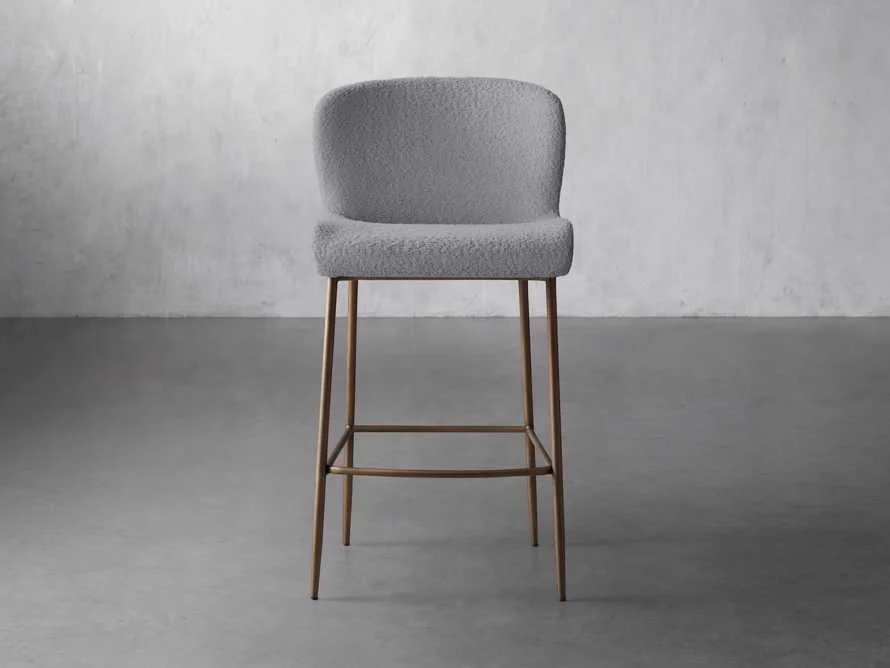 ARHAUS Минималистичная Античная латунная железная рама мягко изогнутая спинка барный стул Современный с мягкой обивкой на