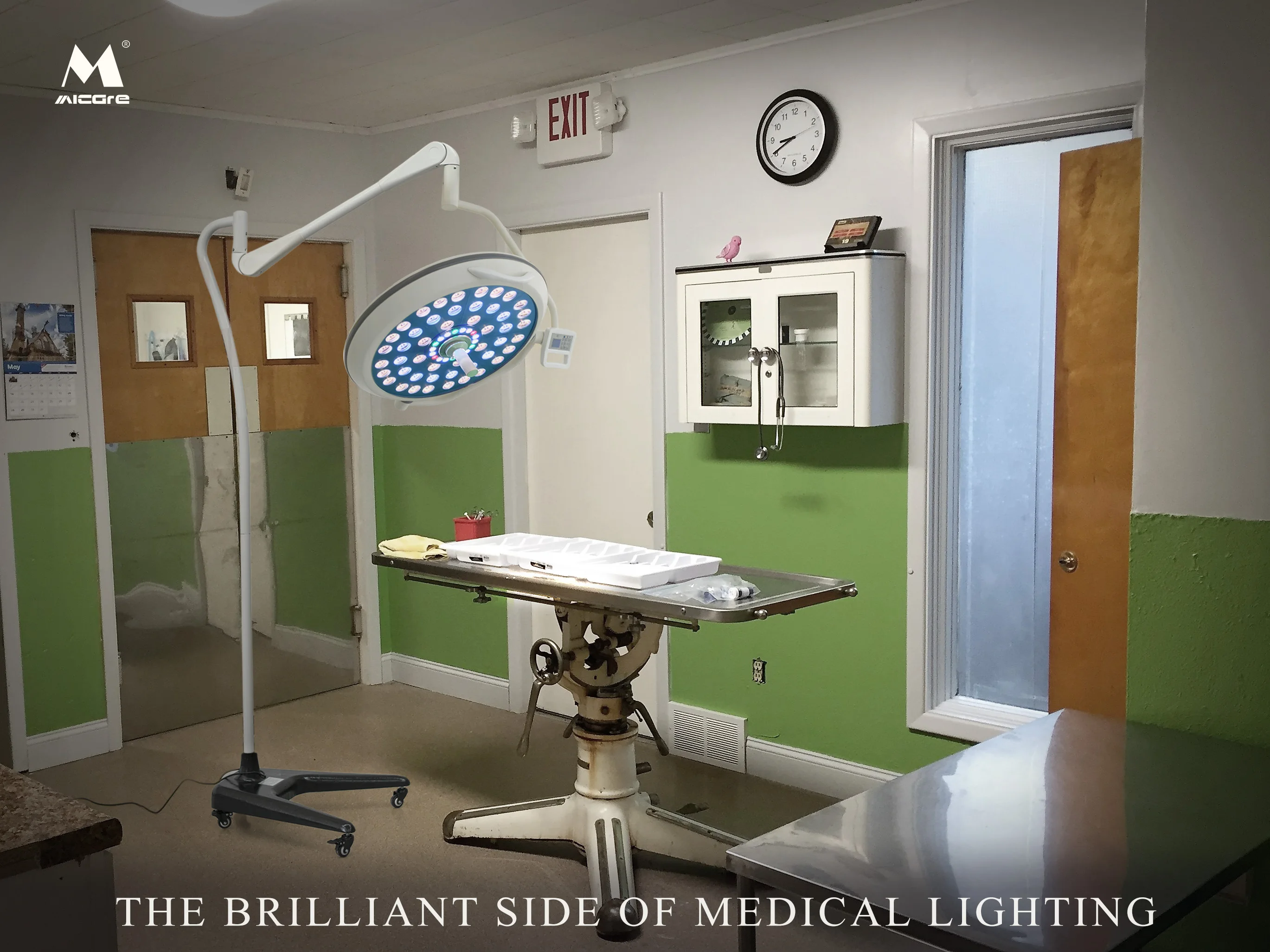 Shadowless surgical operating lamp overhead LED white  light bulbs  with camera  for hospital or lab purpose