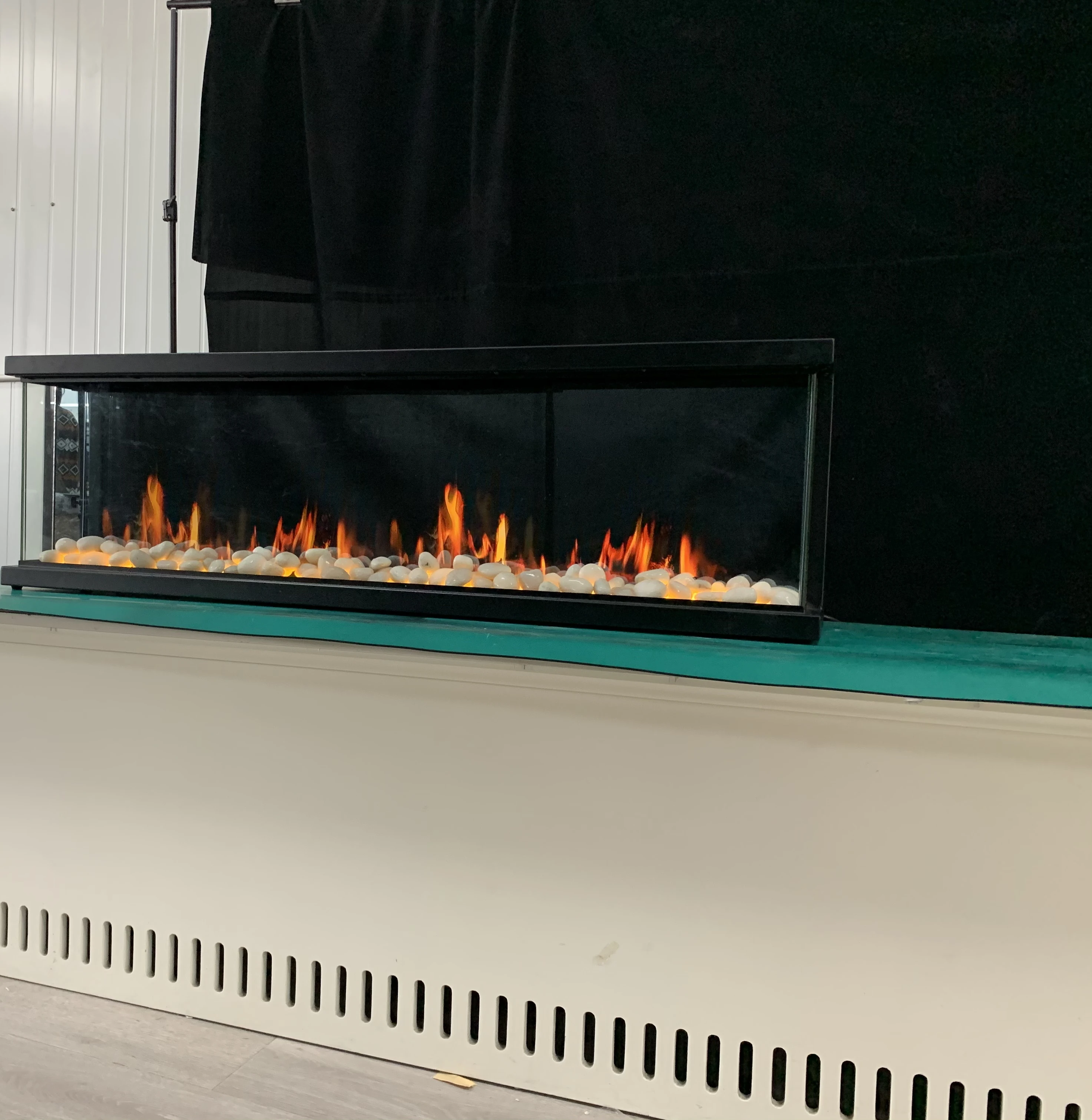 New designed Three-sided glasses simulated crackling sound video fire place