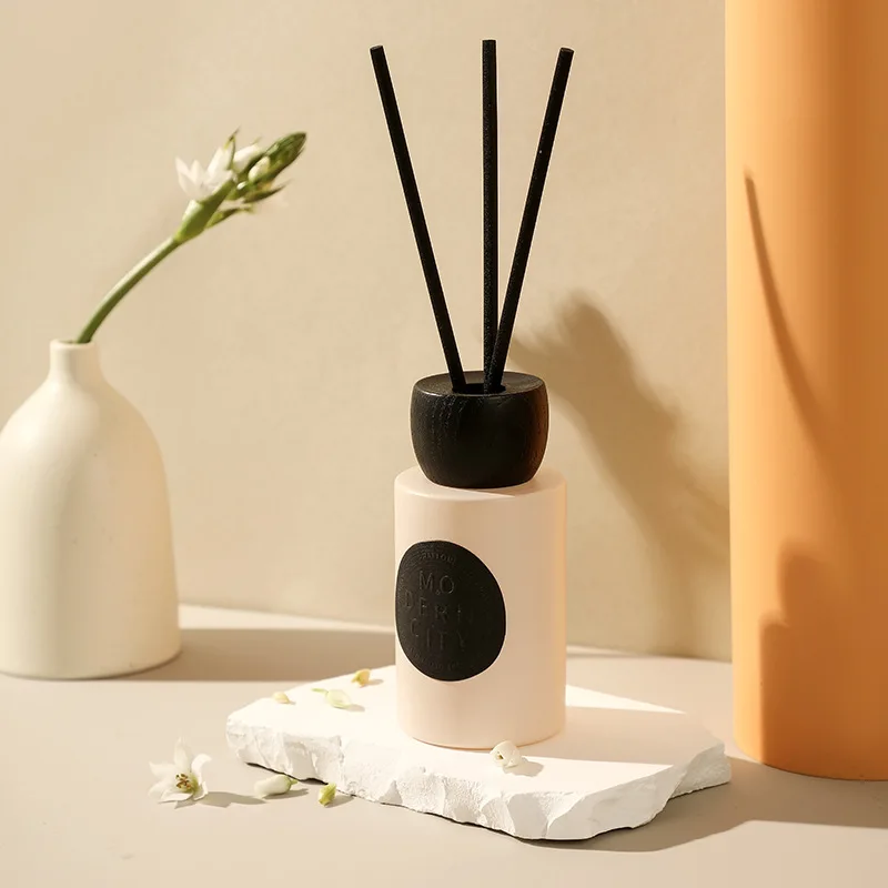 Luxury Home Decorative Aromatherapy Essential Oil Fragrance Perfume Glass Bottle Reed Diffuser