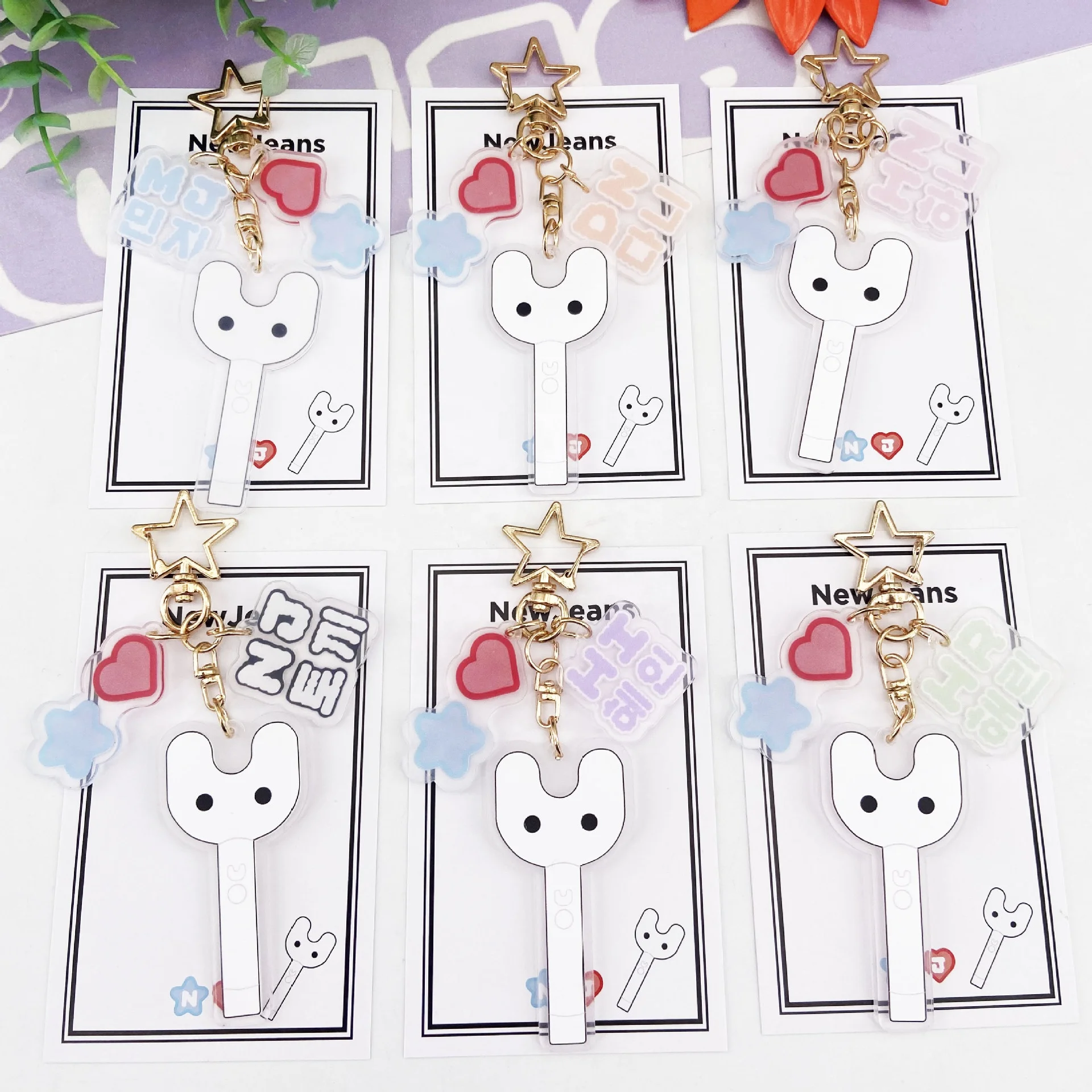 Wholesale Custom Korea Kpop Merchandise Idol Epoxy Acrylicn Keychains Kpop NJ Merchandise Key Ring Keychain Charm