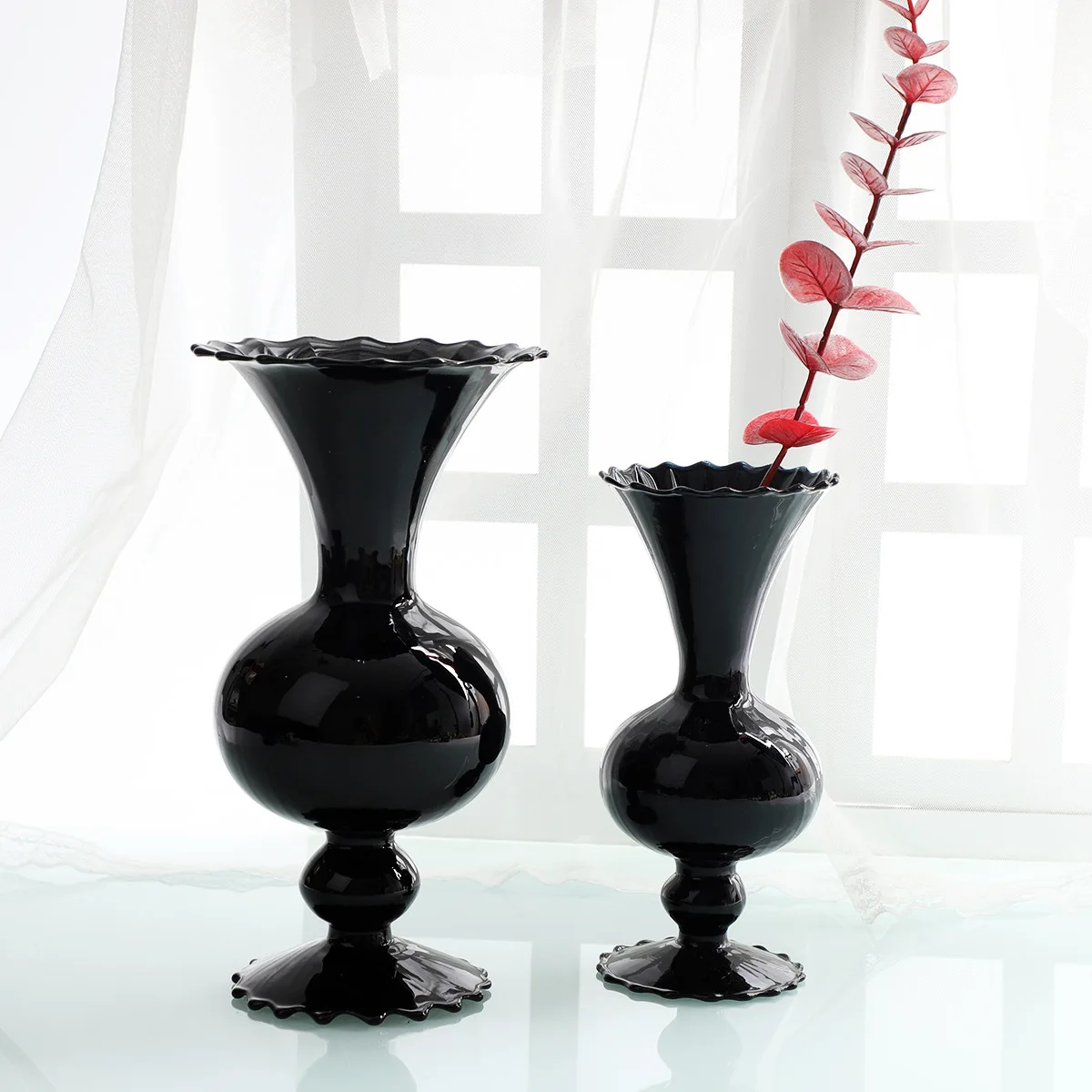 Retro medium black glass vase, living room flower-arranging dried flower Nordic glass Vase ornaments, decorations vase