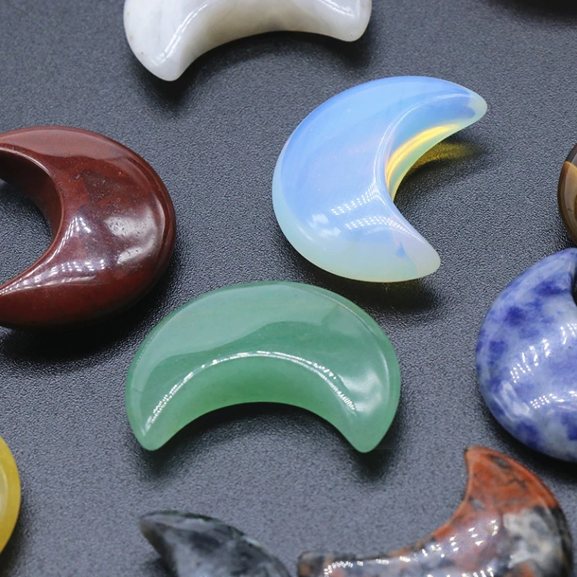 Wholesale Natural 30mm Gemstone stone moon shaped crystal Hand Carved Mini Crystal Moon for sale