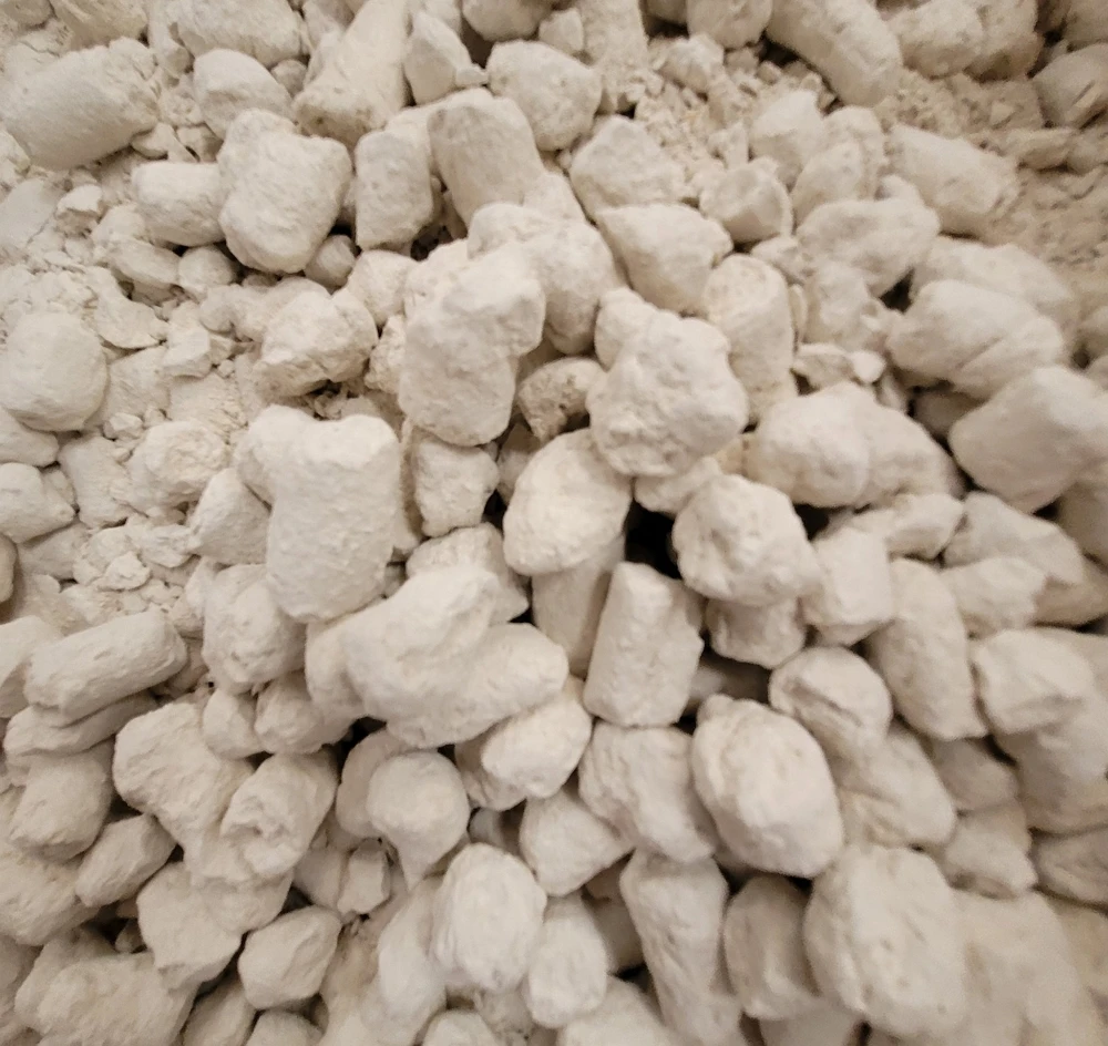 Бесплатный образец хорошего каолинка-k80 супер белый кальцинированный объемный порошок каолиновой глины цена Осветляющий порошок каолина ботанический порошок