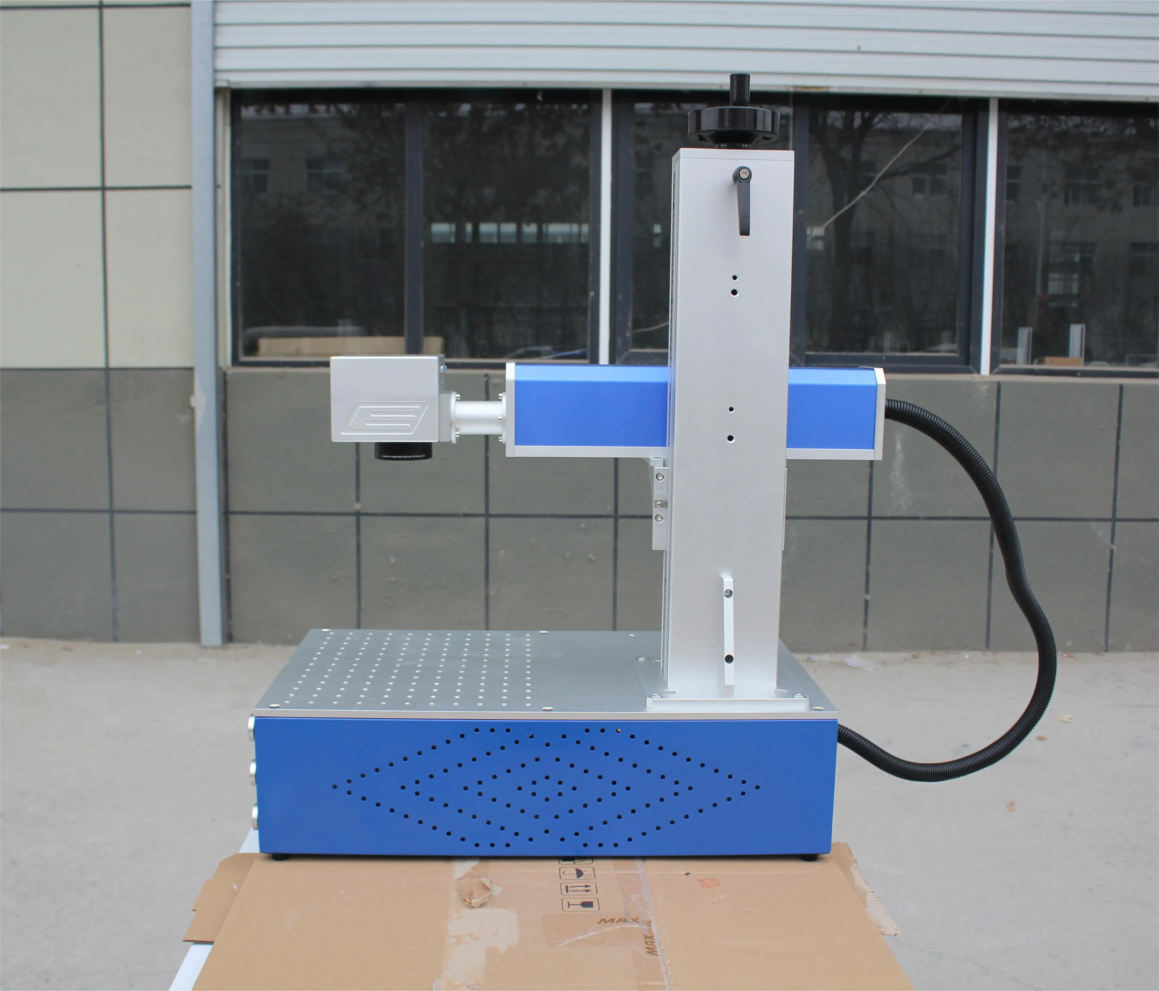 desktop 20w 30w 50w  fiber laser marking machine high precision pen aluminum carbon steel laser marker
