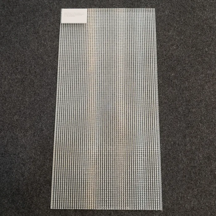 Китай высокое качество прожектора поперечного внутреннего декоративного низкого железа ультра прозрачное закаленное ламинированное стекло панель Цена по прейскуранту