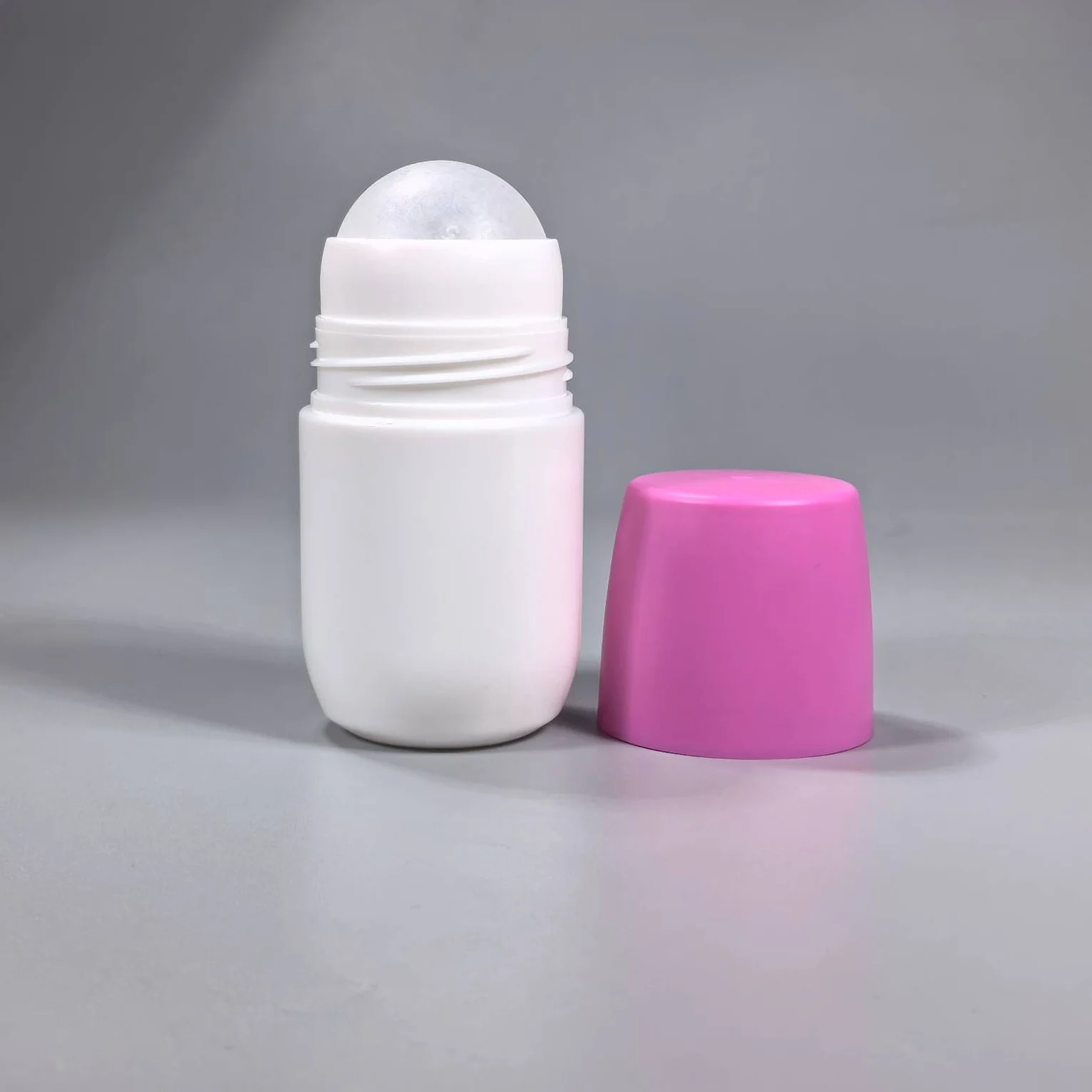 2024 new Special plastic empty ball bottle cantiperspirant deodorant  skin care container 50ML  roll-on bottle