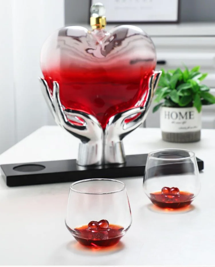 Wholesale 1000ml New Design Handmade Heart Shape Glass Wine Whiskey Decanter