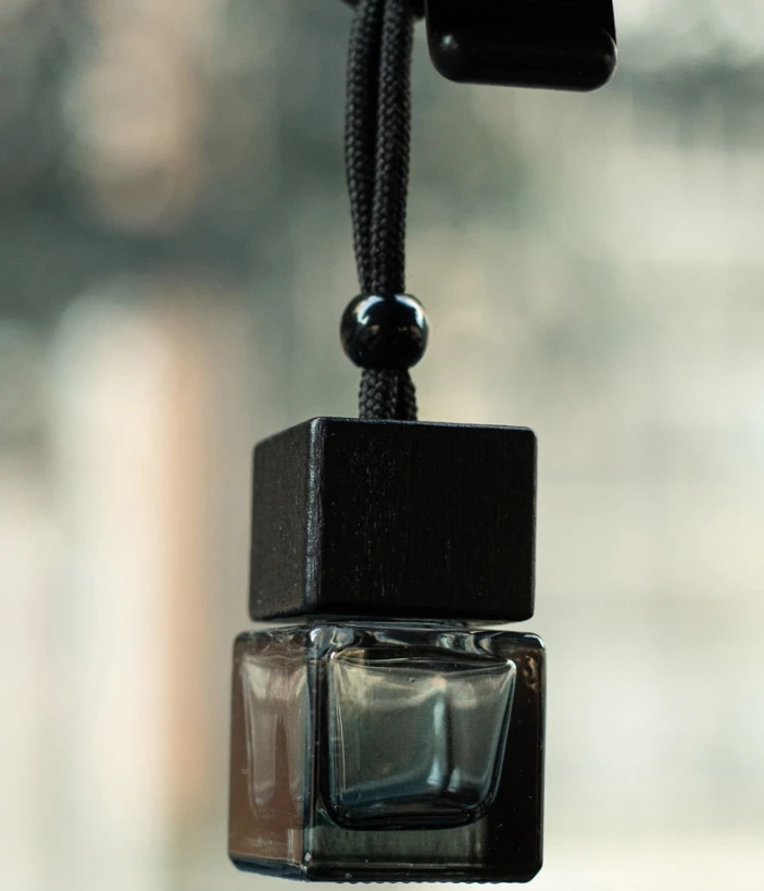 8ml Black Glass Perfume Pendant Empty Glass Bottle Of Essential Oil Hanging Car Fragrance Bottle Container With Black Lid