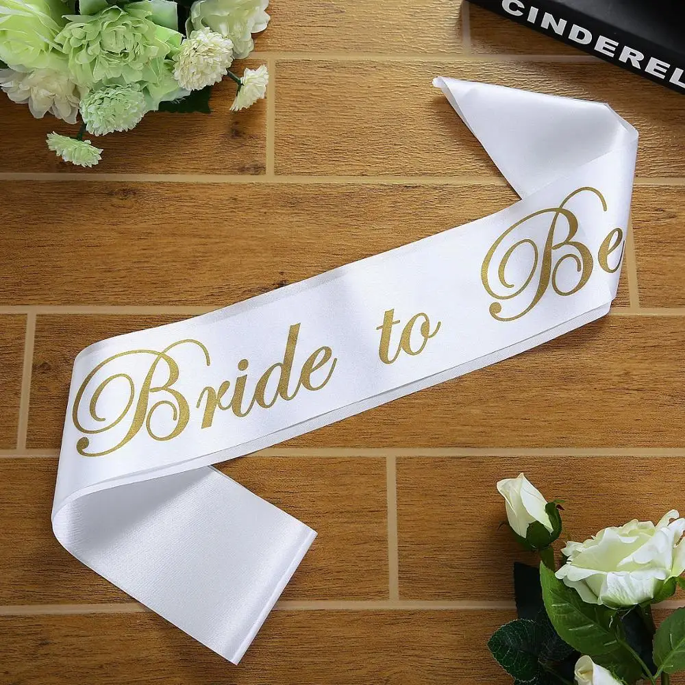 Set of 2  Bridal veil two-piece suit bachelor party wedding supplies bride to be bride shoulder straps etiquette belt