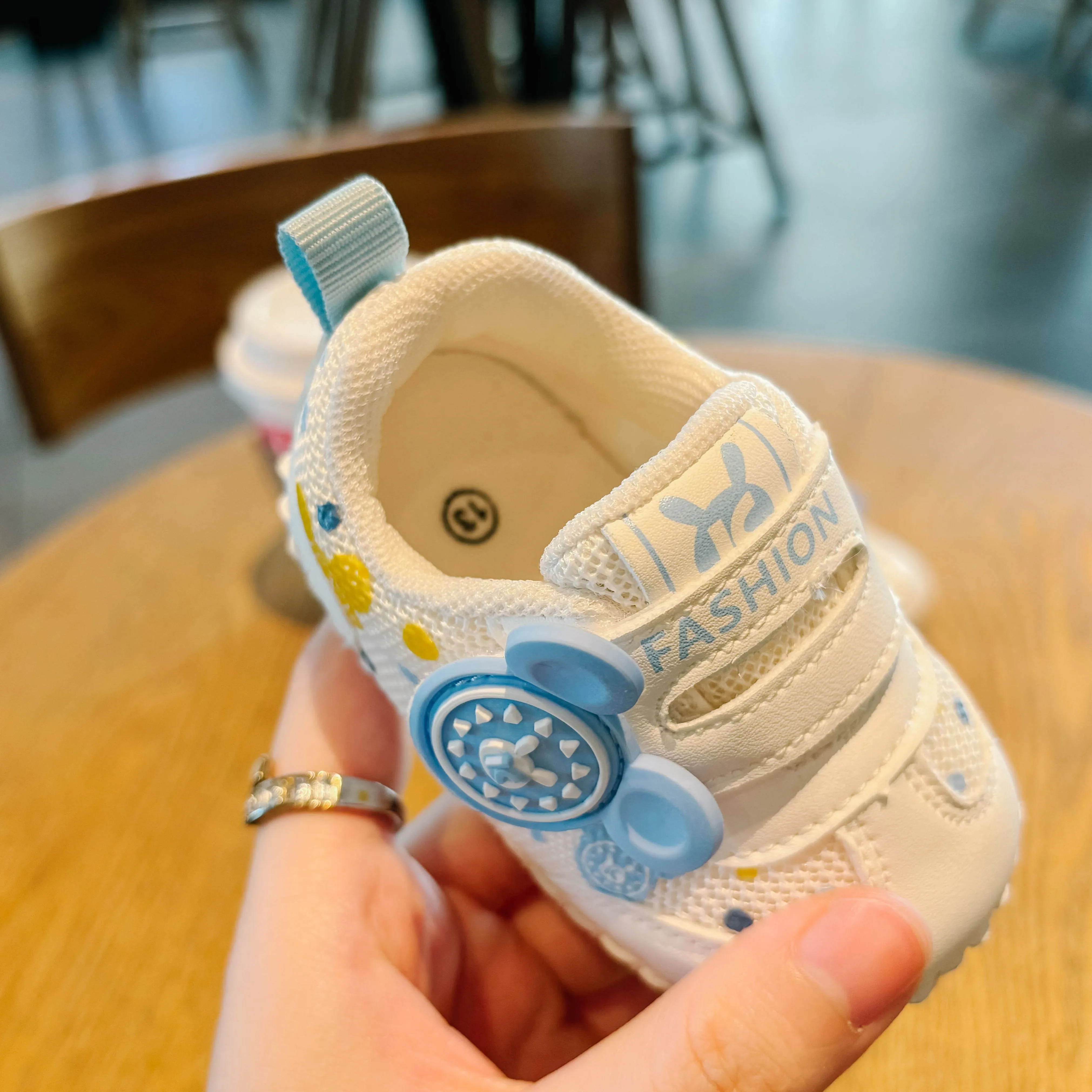 0 -1 year old for boys and girls breathable mesh shoes, wear-resistant tendon sole toddler shoes