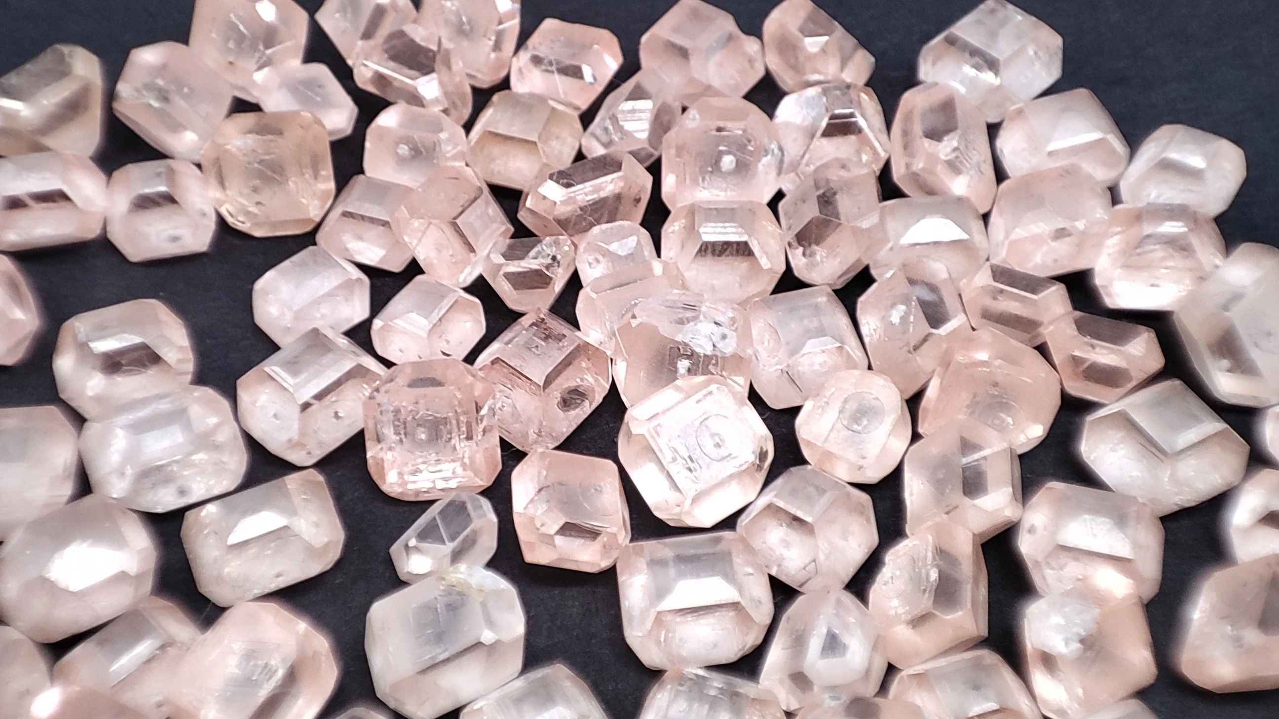 cherry pink vs vvs uncut rough diamond for jewelry