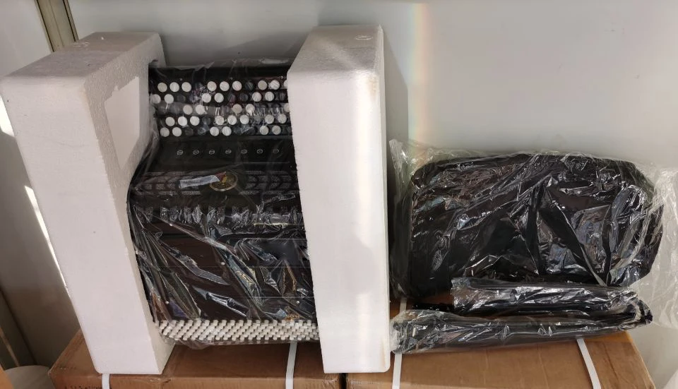  Tide Music piano accordion 34 treble keys 5 switches 72 bass