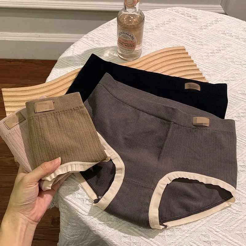 Cute cartoon girl student underwear cat pants mid-waist graphene cotton file trackless briefs wholesale