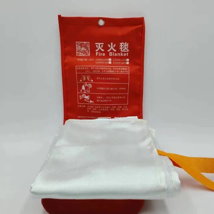 Ceramic fiber heat shield for industrial furnaces Fire blanket Excellent tear resistance white ceramic fiber blanket