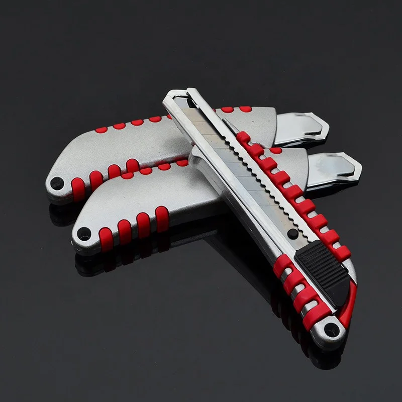 High Quality 18mm Auto-Lock Utility Knife  Practical sk5 Utility Knife with Plastic Push Hand OEM Customizable