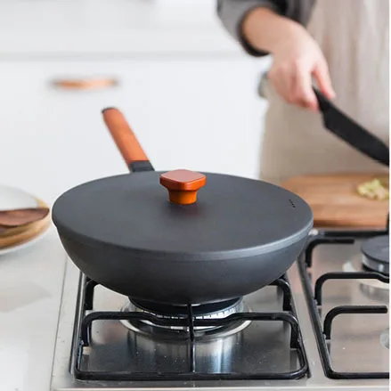 High-end gift pot set cast iron pot Pan Wok Pan set four-piece gas induction cooker universal  Gift pot set