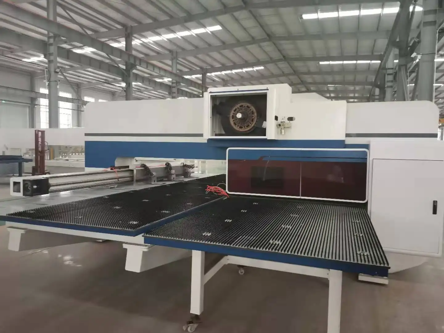  Qingdao AMADA CNC револьверный листоштамповочный