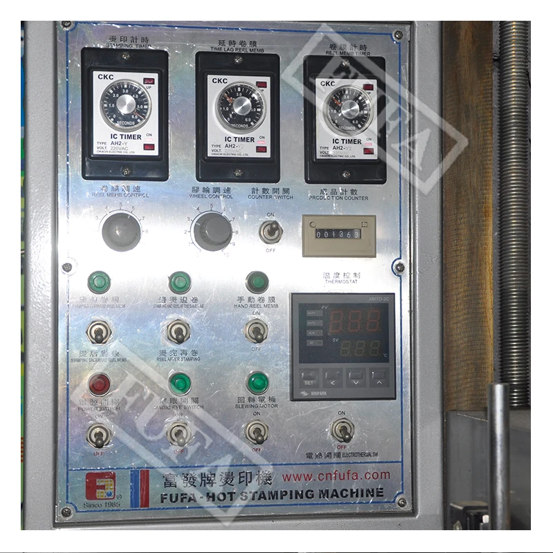 Pneumatic automatic heat transfer machine for fish lures