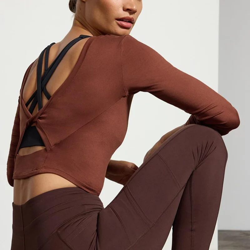 Custom Logo Polyester Four Way Stretch Fitted Crew Neckline With Twist Back Sports Long Sleeves Cropped Top For Women