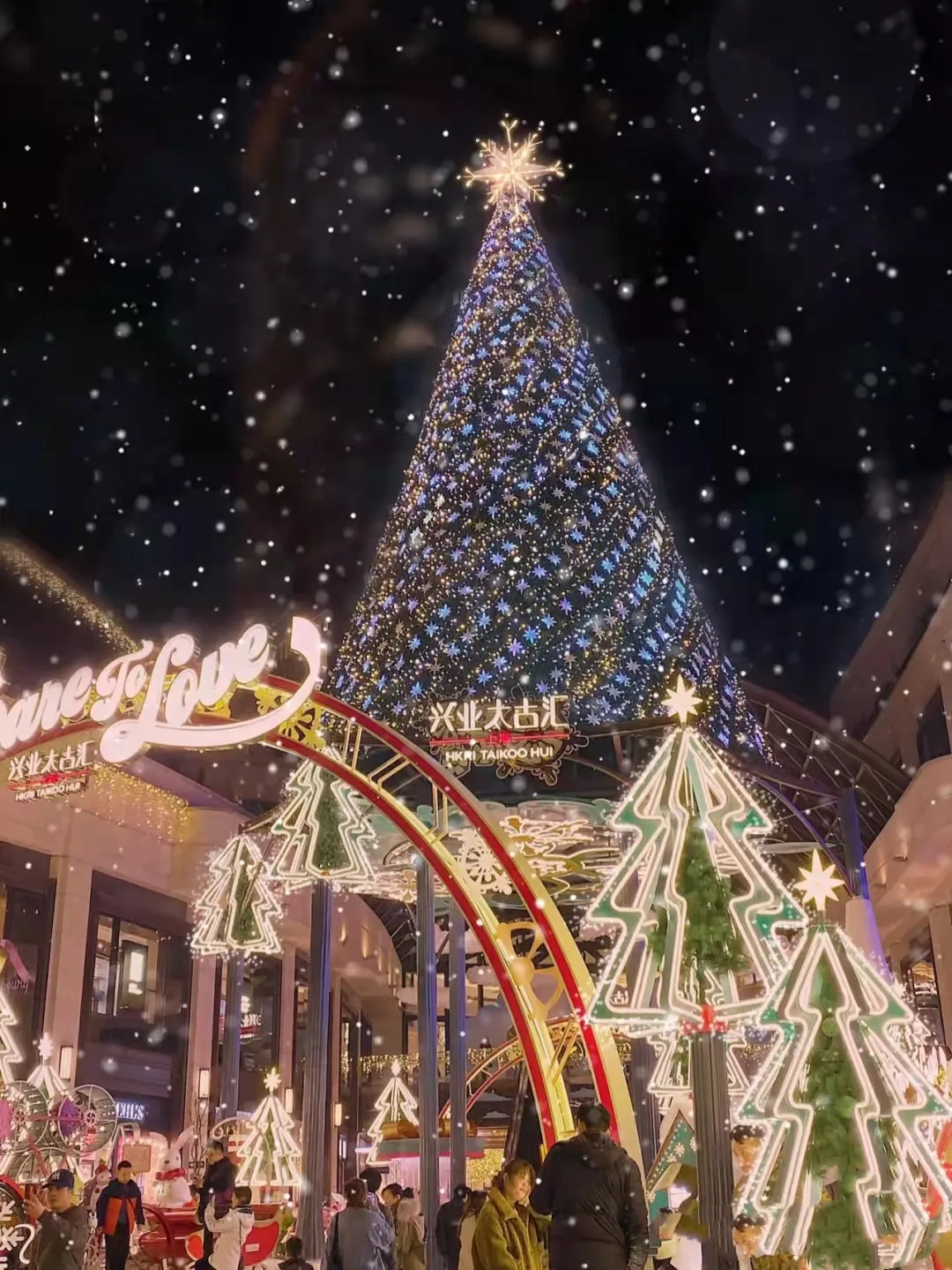 Enchanting Illuminated Christmas Tree - Magical Outdoor Winter Wonderland Decor