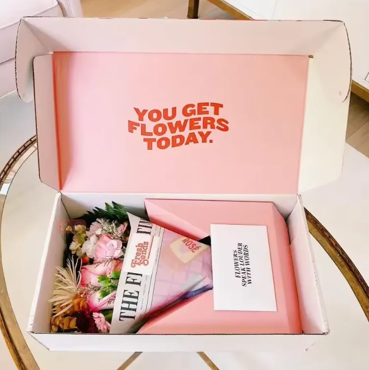 Custom luxury gift boxes for flower box folding rectangular gift bag with chain flower gift shop boxes roses packaging