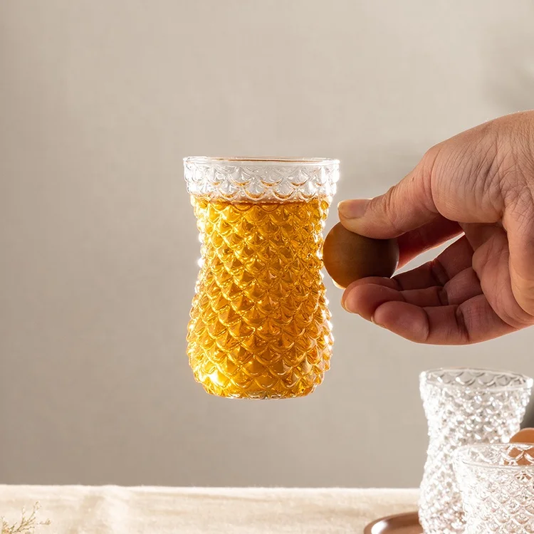Hot Selling Glass Set in the Middle East Creative Fish Scale Round Wood Ball Handle Heat Resistant Glass Irregular Shape