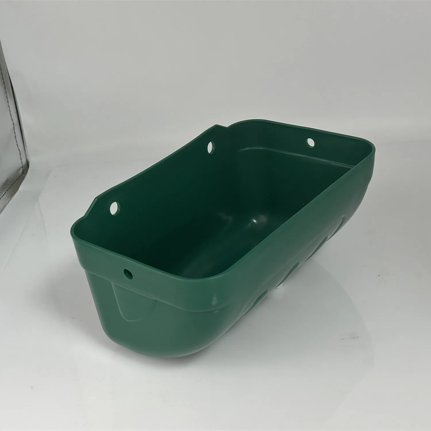 Plastic Poultry Animal Sheep Goat Feeder Goat Feed Trough With Clips