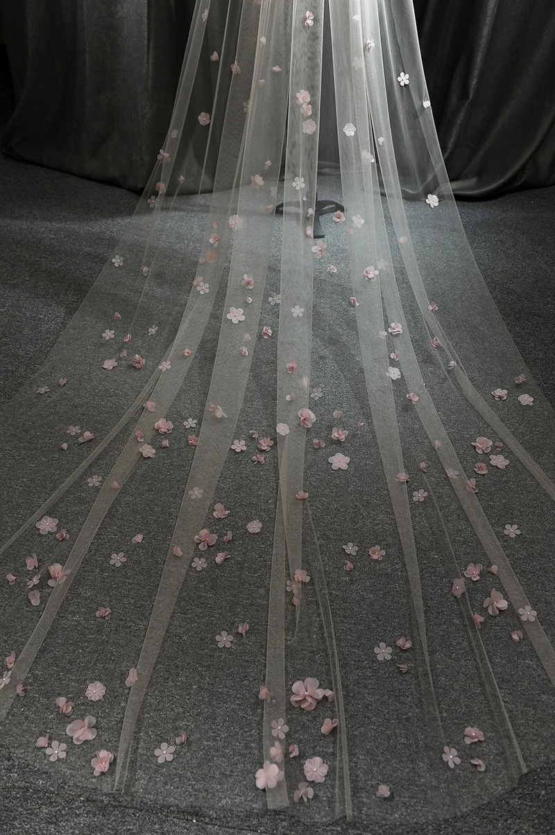 Good Quality Pink Ivory 3D Florals Embellishment Long Tulle One Layer Bride Wedding Veil