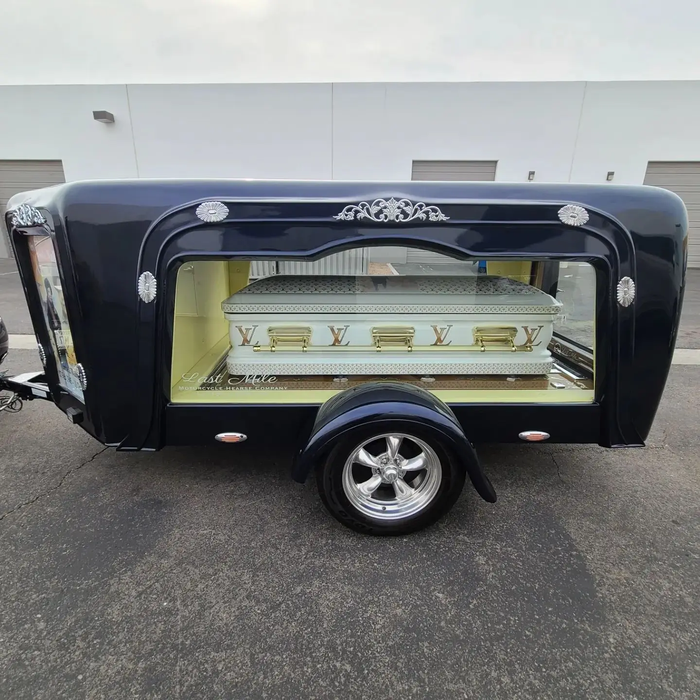 Towable funeral hearse towable Coffin cart hot selling Funeral hearse car model Hearses cars for sale
