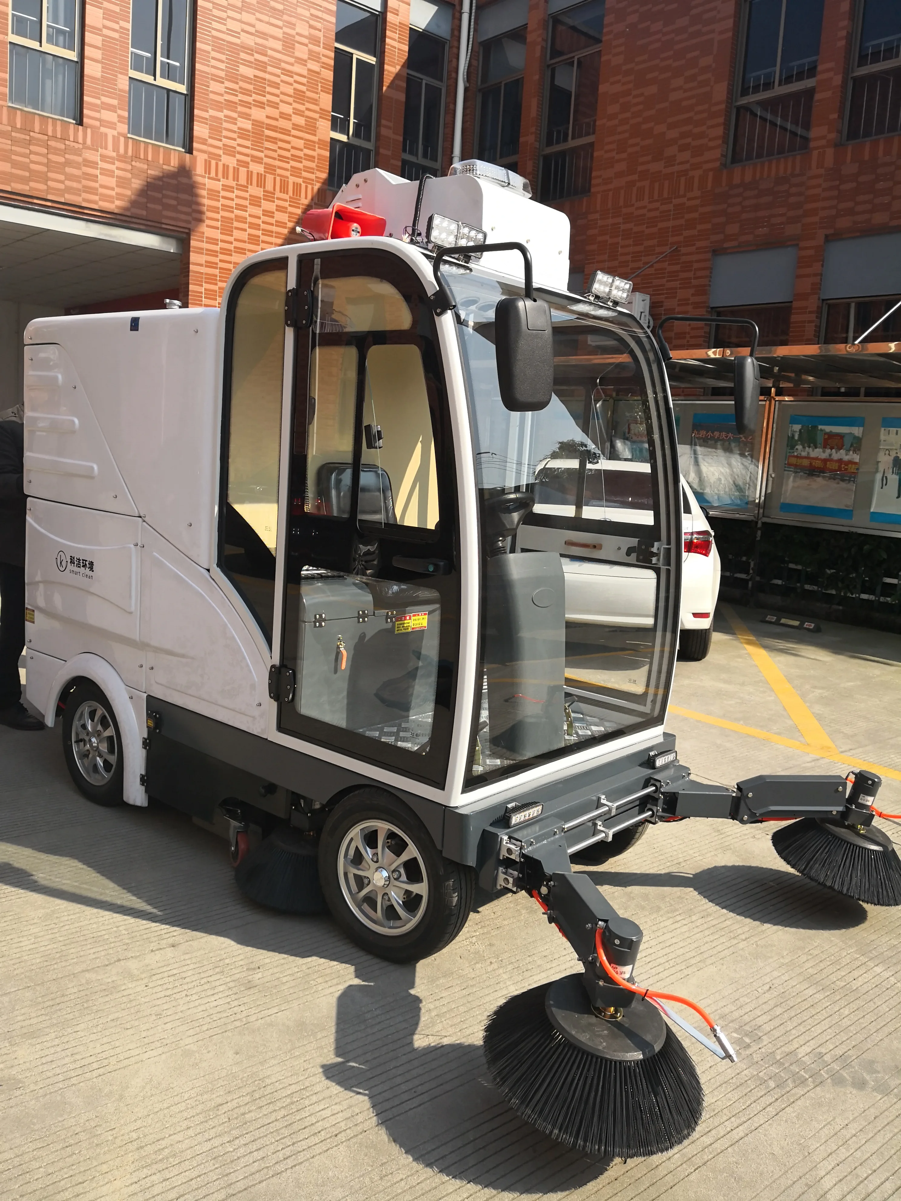 SC2280F Electric Road Sweeping Machine Floor Cleaning Machine Street Sweeper Car