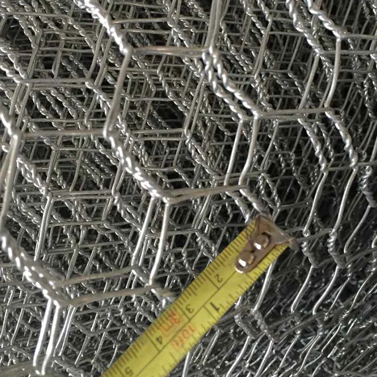 Fabricator Building or chicken wire galvanized hexagonal wire mesh for animal cages screen and decorative fence mesh
