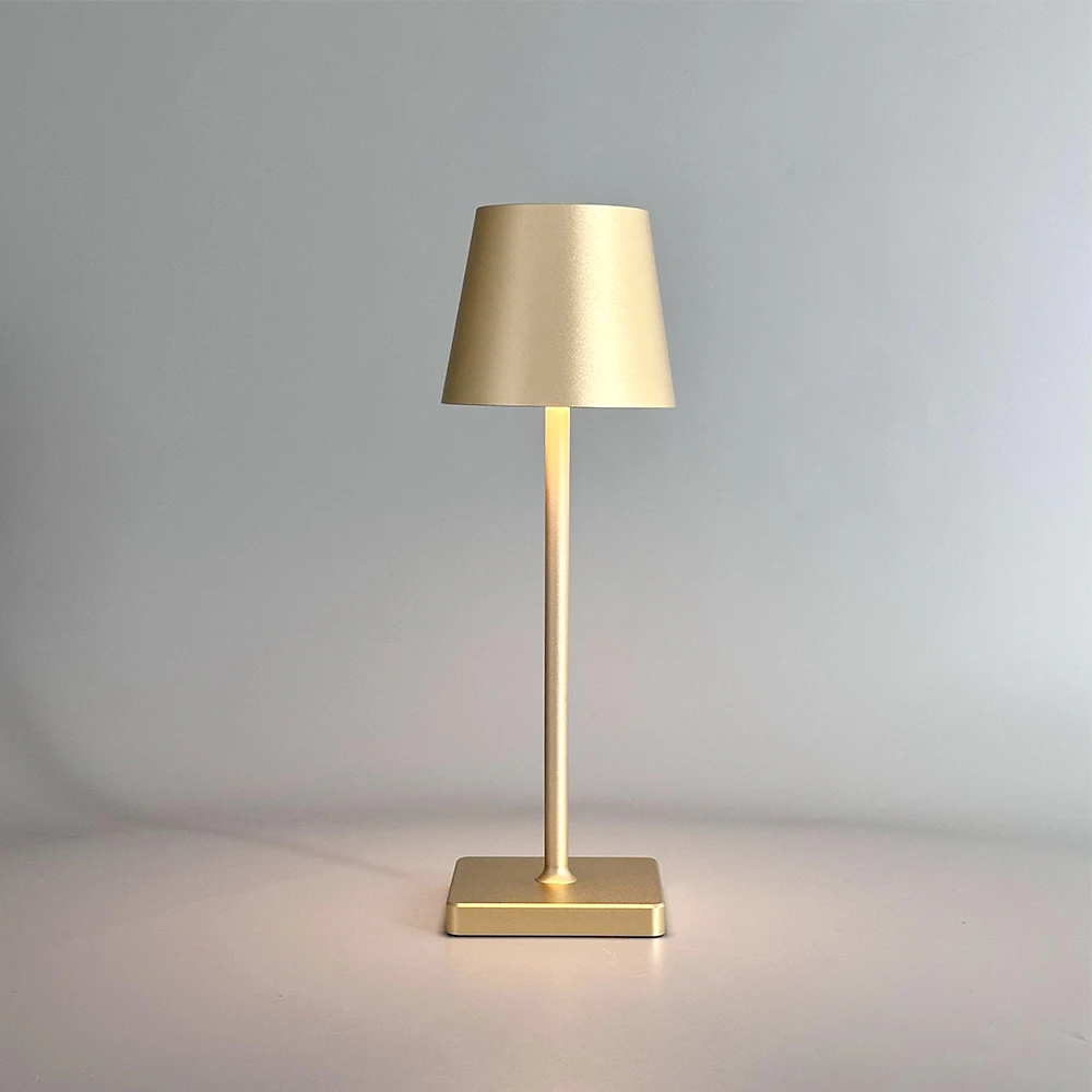 Customized 3000K Wireless Rechargeable Table Light Ip54 Aluminum Hotel Bedside Cordless Table Lamp