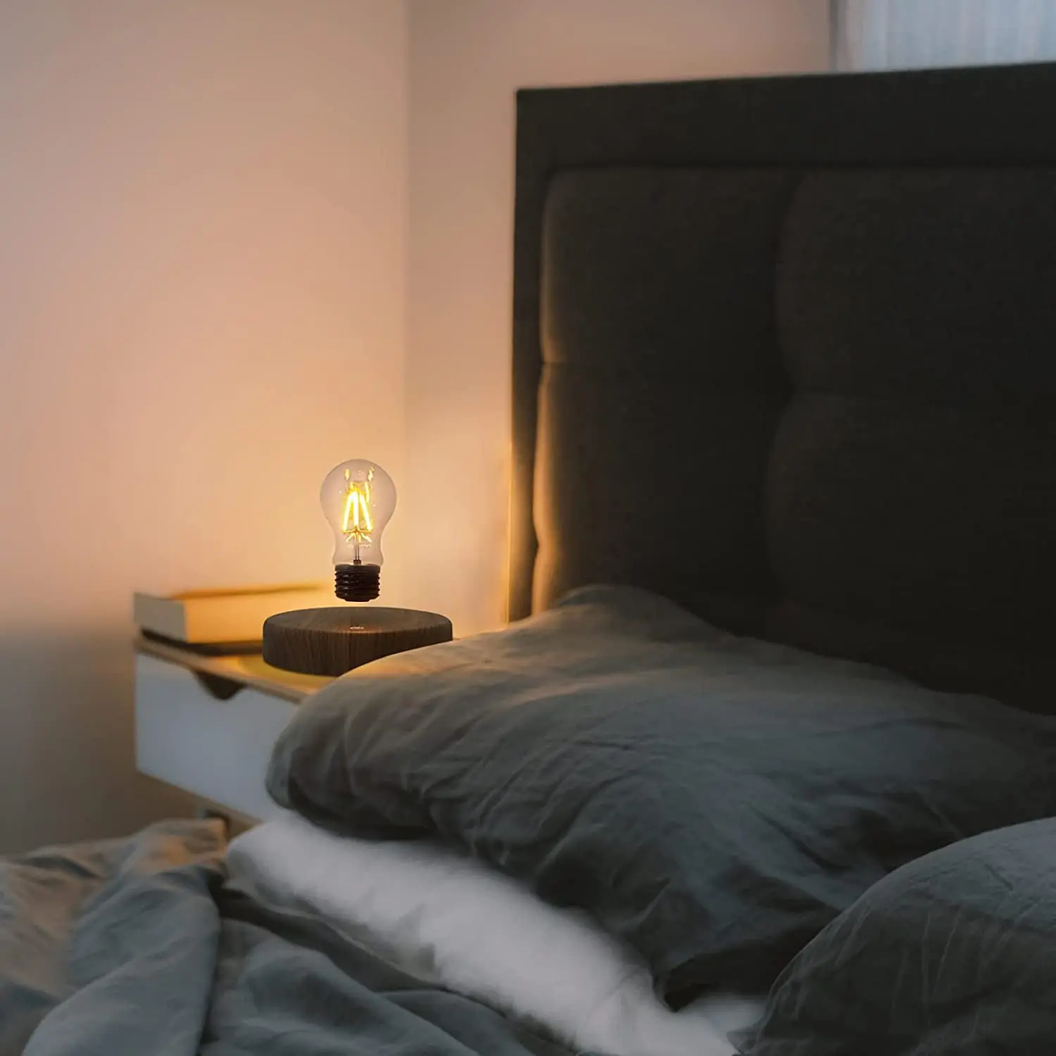 Floating Light Bulb Magnetic Levitating Table Lamp Night Light Personalized Gift Hot selling Levitation Light Bulb