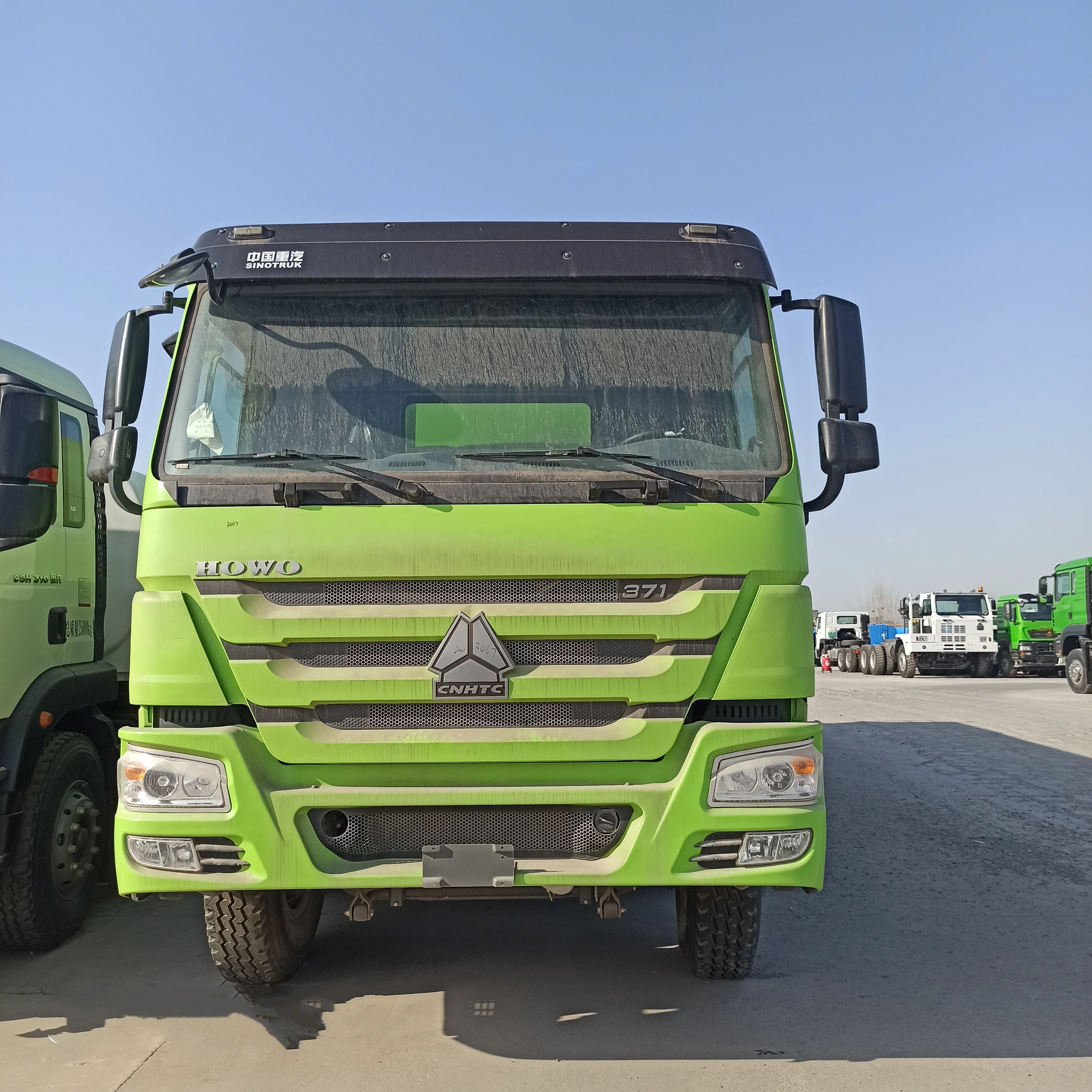 Best quality 2022 model sinotruk howo 6x4 8x4 oil tank truck fuel tank truck 15CBM 20CBM 25CBM for sale