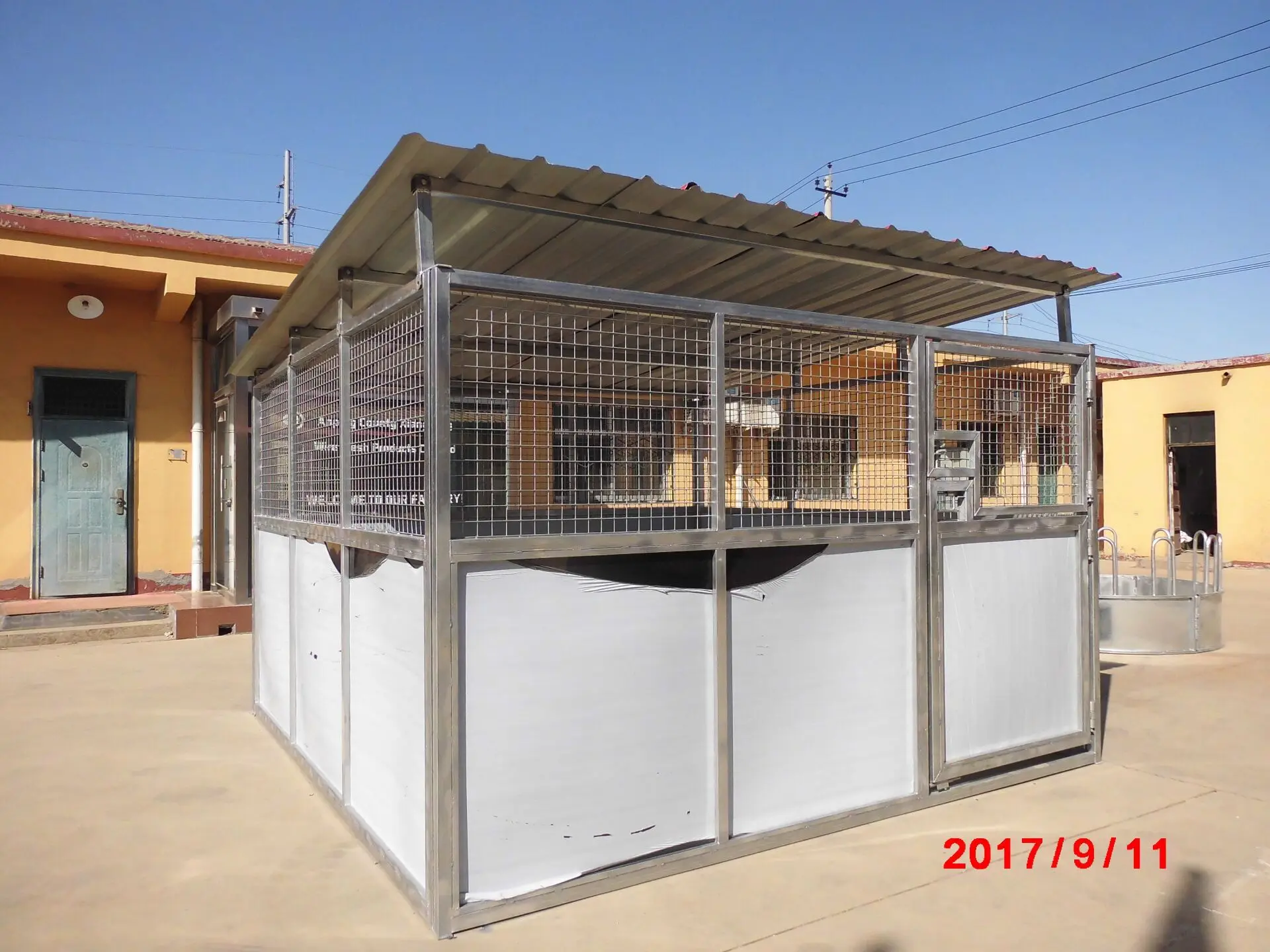 Factory Price Horse Yard Meshed Fence  Portable  Horse Stable stall Horses galvanized stable Barn