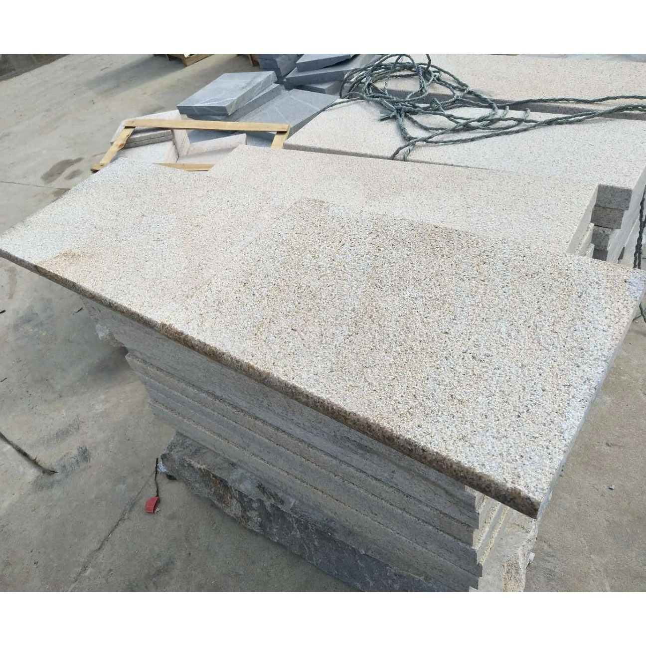 
 Фуцзянь G682, туманный желтый бежевый гранитный камень для уличной настенной мойки  