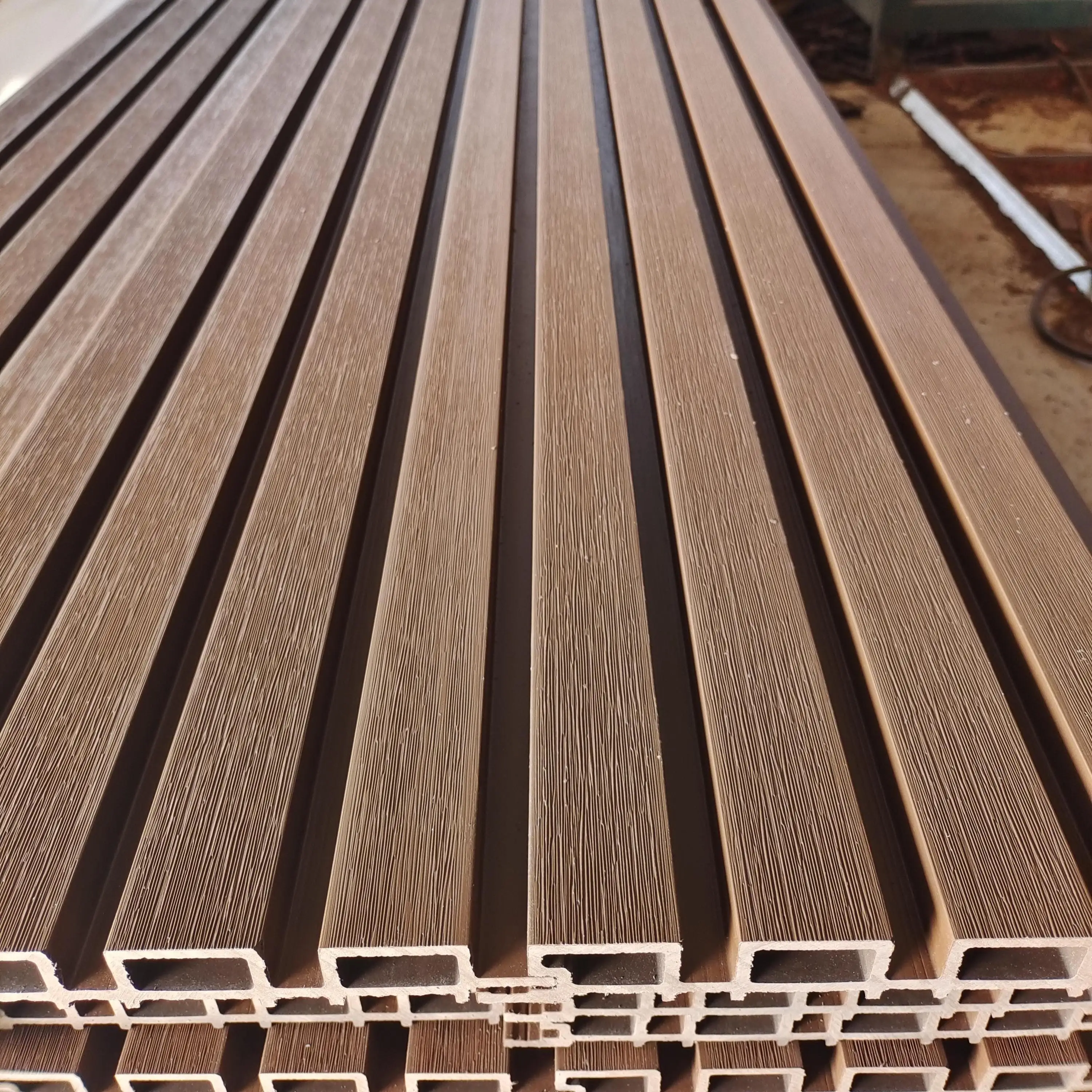 Совместная экструзия наружная настенная панель Wpc Облицовка стен