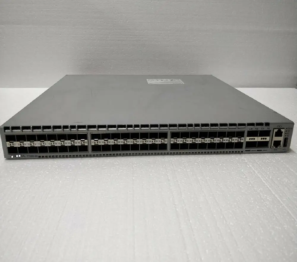 DCS-7150S-64-CL-R 48x10G SFP + & 4x40G QSFP + Высокоточный часовой выключатель