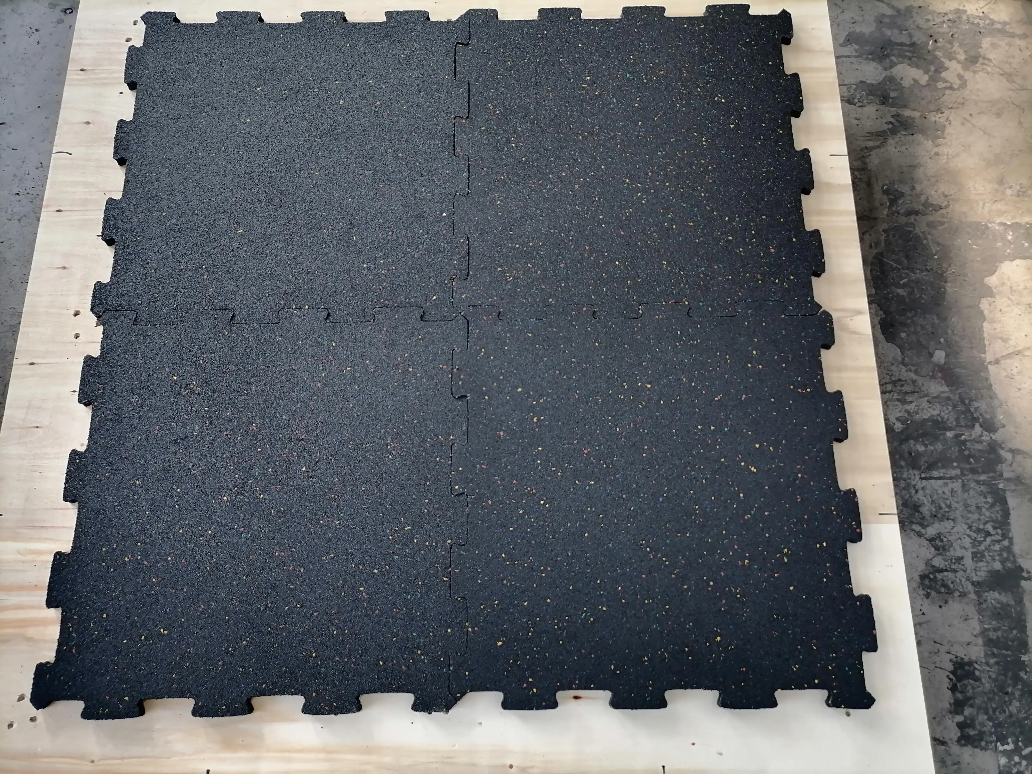 Home and Professional Gym Anti-Fatigue Rubber Mats Protective Flooring for Comfort and Durability