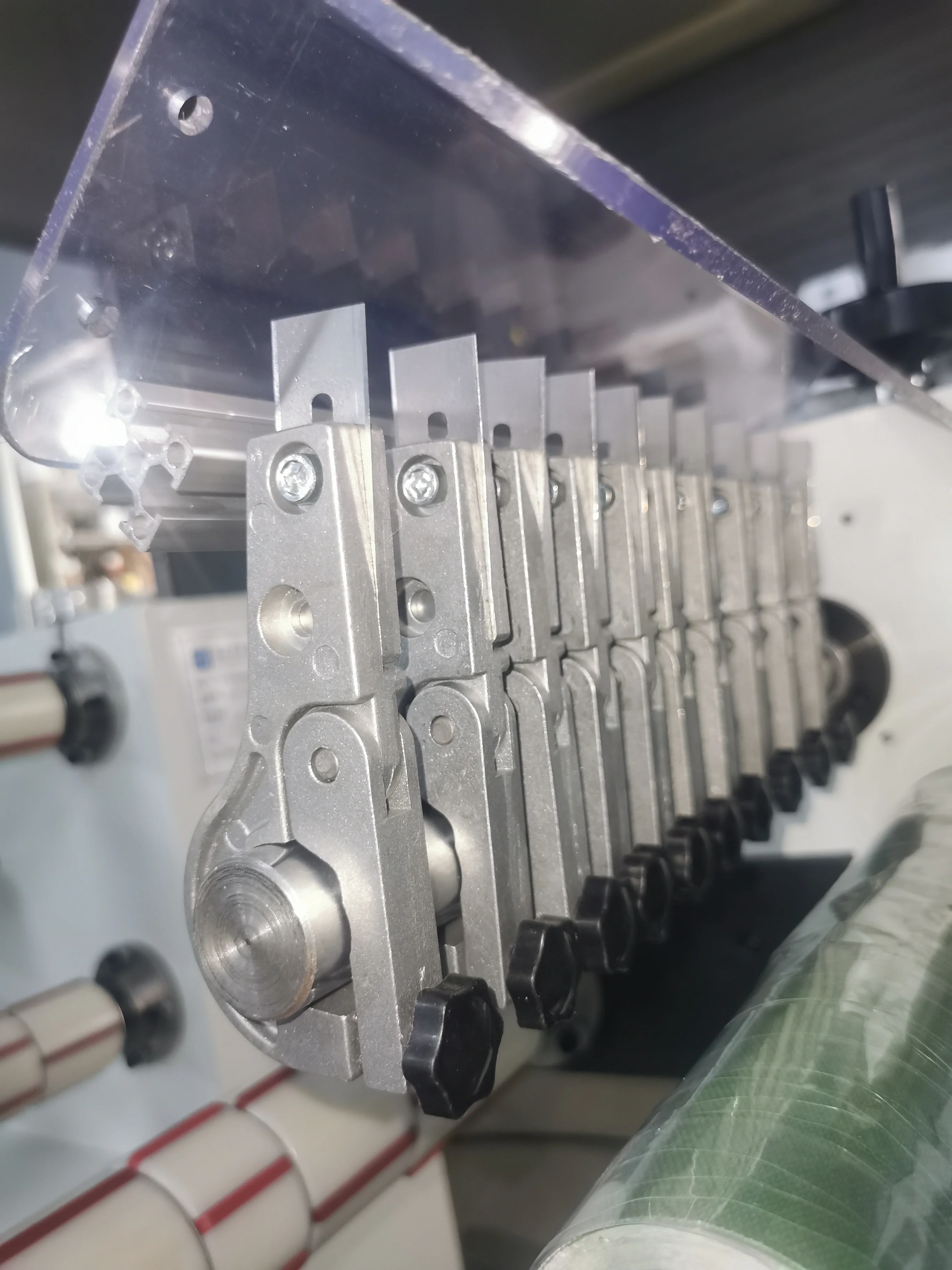 Mini BOPP gum tape roll cutting and rewinding machine